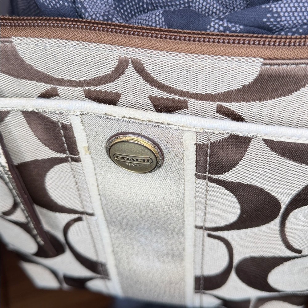 Coach tay and Brown Crossbody bag some rubbing on zipper pull gold tassel - Picture 3 of 15